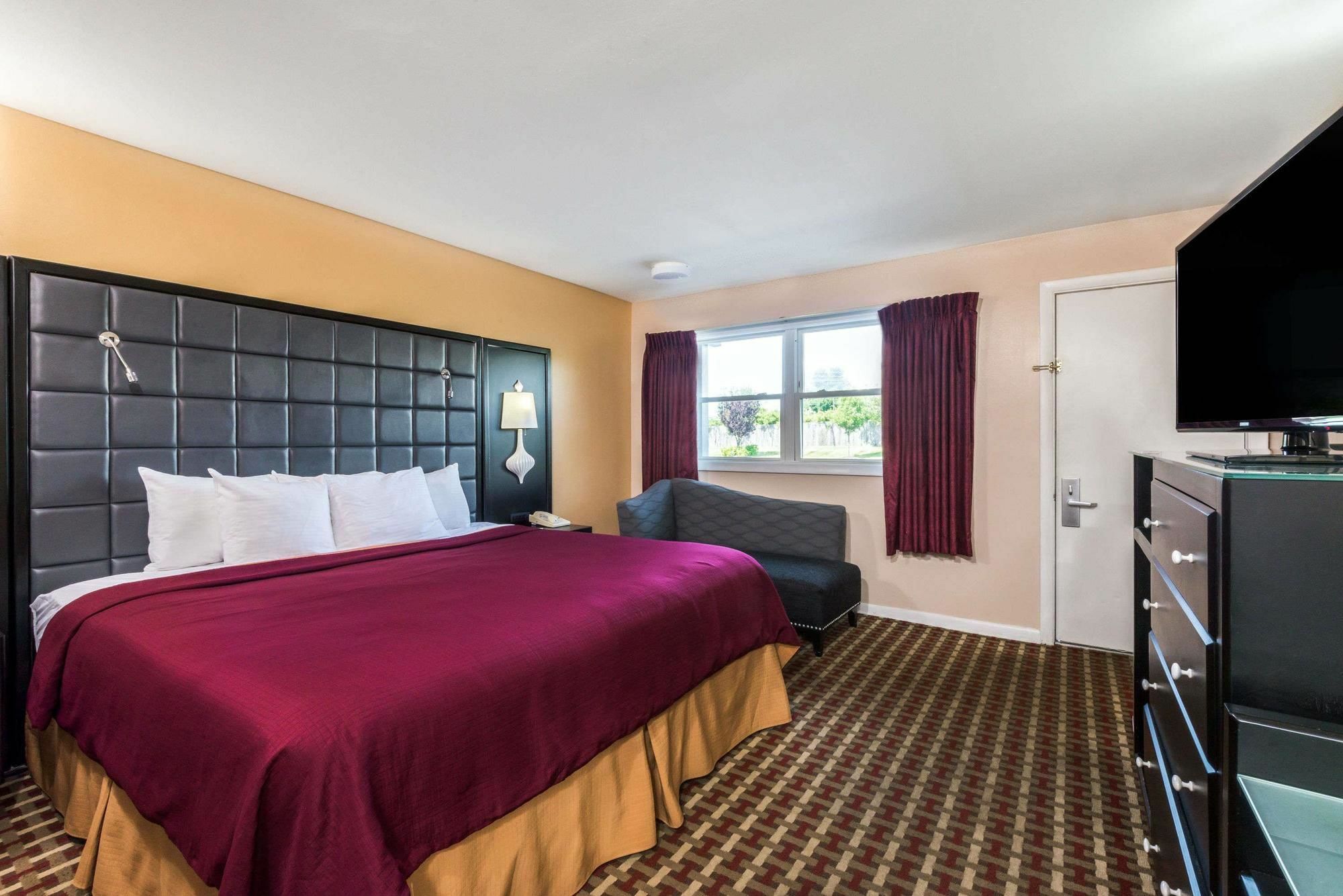 Days Inn By Wyndham Middletown/Newport Area Exterior foto