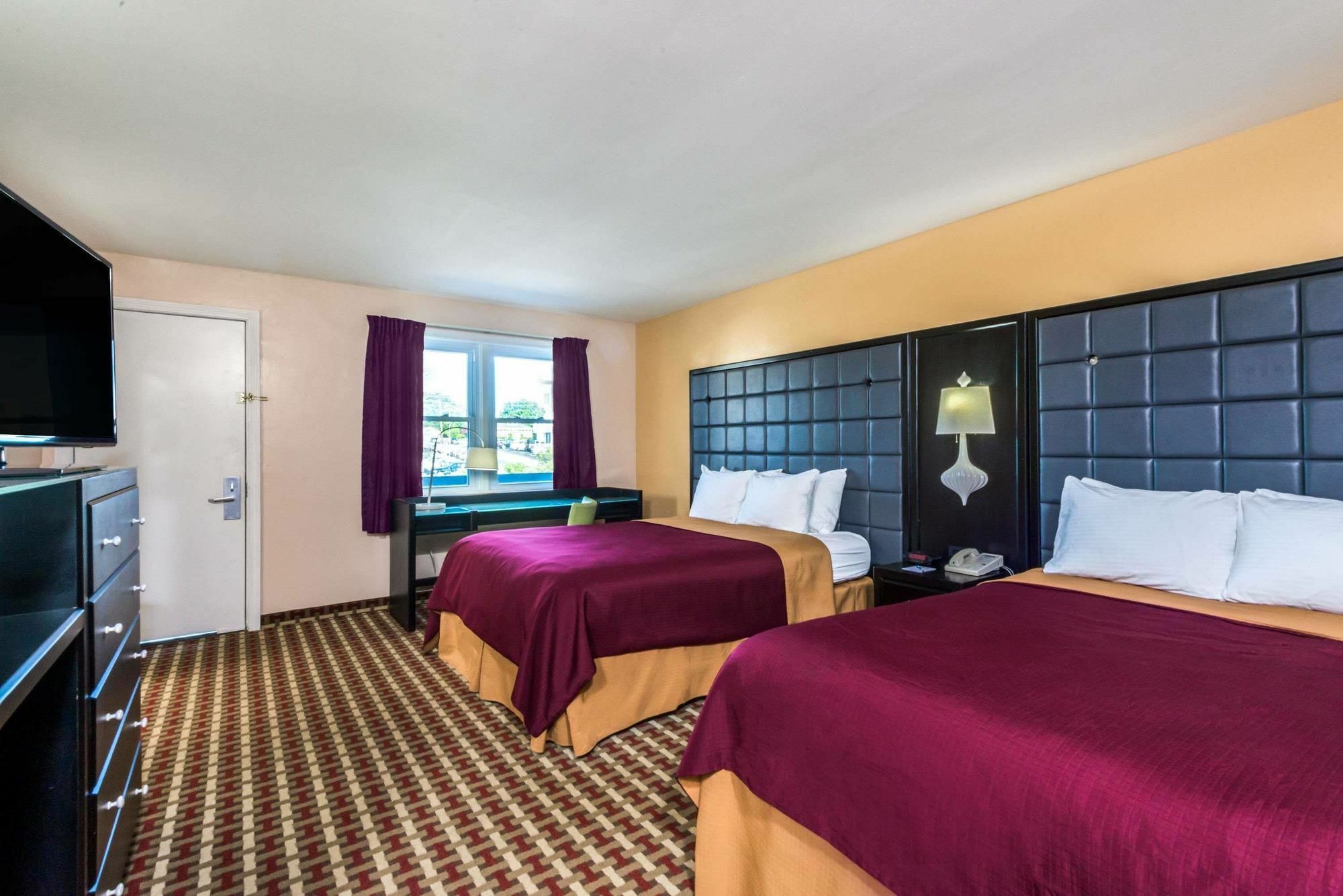 Days Inn By Wyndham Middletown/Newport Area Exterior foto